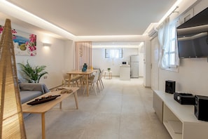 Comfort Apartment - Santorini Villatzio Suites (Santorini)
