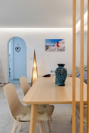 Comfort Apartment | Living area - Santorini Villatzio Suites (Santorini)