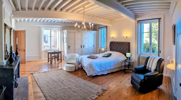 5 chambres, fer et planche à repasser, lit parapluie, Wi-Fi gratuit