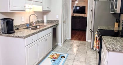 Pet Friendly condo, close to the masters!