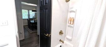 Adorable cottage,  completely renovated, pet friendly