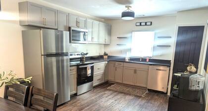 Adorable cottage, completely renovated, pet friendly