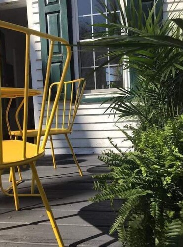 Private 1 bedroom triplex 20 min from Philly