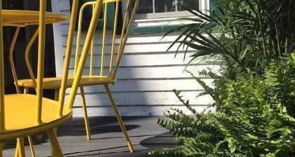 Private 1 bedroom triplex 20 min from Philly