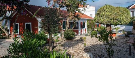 المنطقة المحيطة بالمنشأة