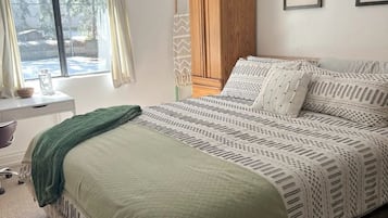 2 bedrooms, desk, travel crib, WiFi