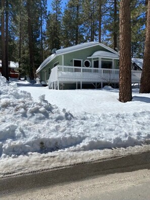 Exterior - Cozy Wrightwood Home Away From Home-Walk to Town Near Mtn High Ski Resort (Wrightwood)