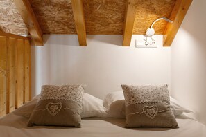 1 chambre, fer et planche à repasser, accès Internet, draps fournis