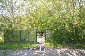 Property grounds - Refugio - A Place of Haven! (Berkeley Springs)