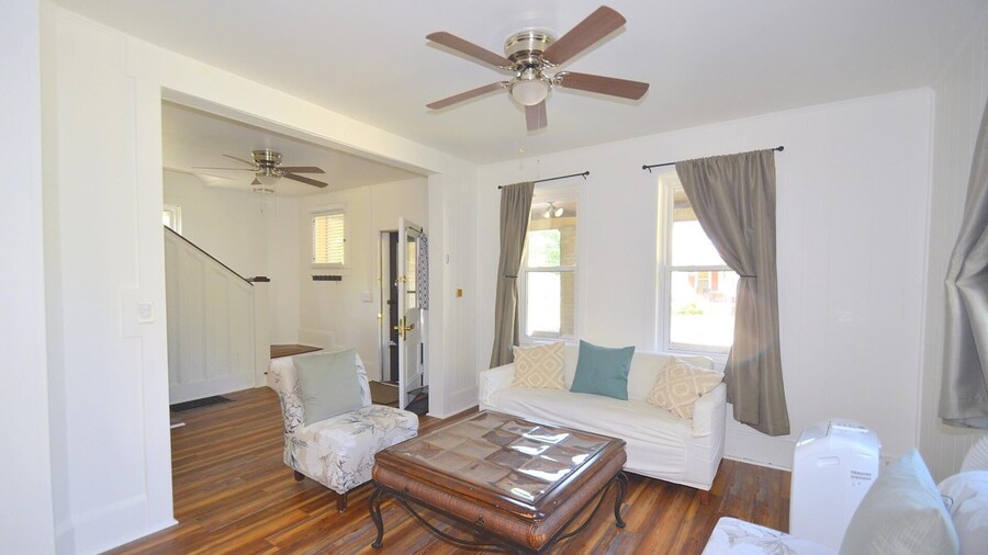 Broadway Cottage - Convenient Location!