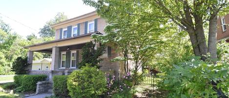 Nhà, nhiều giường (Broadway Cottage - Convenient locatio) | Ngoại thất