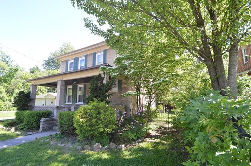 Broadway Cottage - Convenient Location!