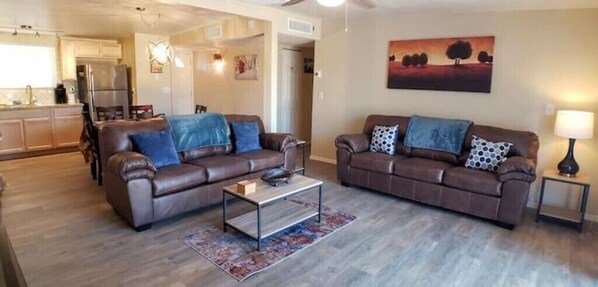 Living area - Peacefull, Clean & Homey King Bed AC Shopping
(Tucson)