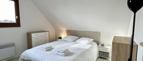 2 bedrooms, bed sheets