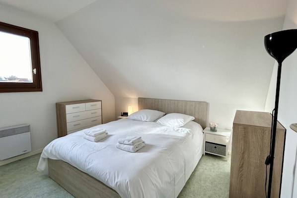 2 bedrooms, bed sheets