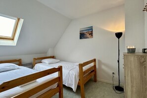 2 bedrooms, bed sheets
