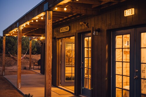 Joshua Tree Hidden Tower - View - Landmark - Across from National Park - Pets OK
