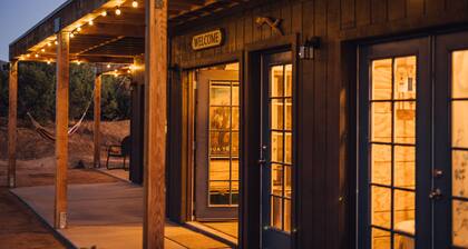 Joshua Tree Hidden Tower - View - Landmark - Across from National Park - Pets OK