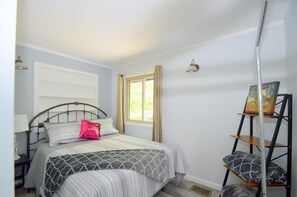 Cabaña, varias camas (Black Bear Cabin - The Mountain Retre) | 3 habitaciones y wifi gratis 