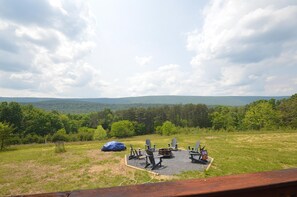 캐빈, 침대(여러 개) (Black Bear Cabin - The Mountain Retre) | 숙박 시설 구내
