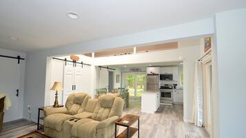 Cabin, Multiple Beds (Black Bear Cabin - The Mountain Retre) | Living area