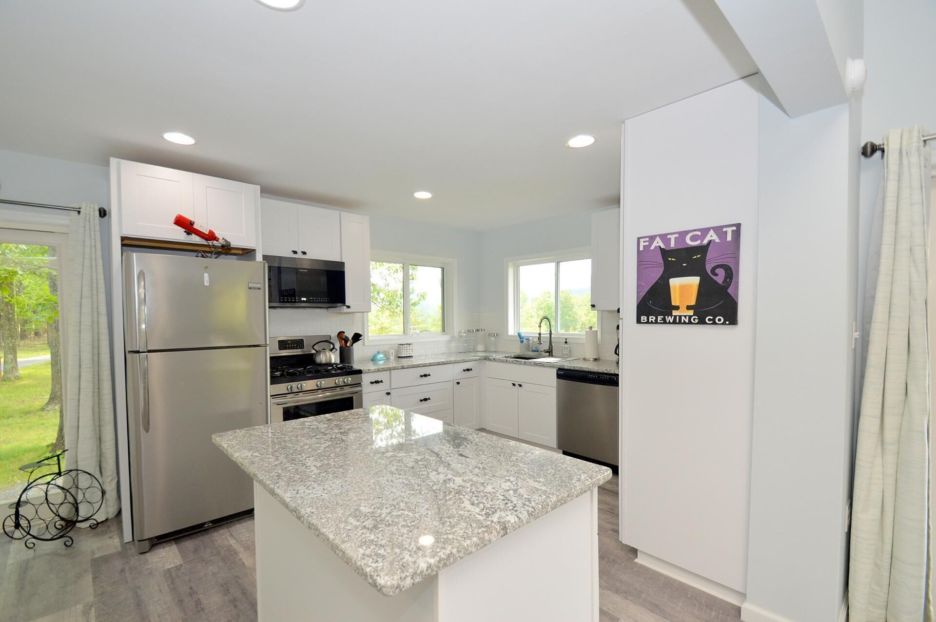 Cabin, Multiple Beds (Black Bear Cabin - The Mountain Retre) | Private kitchen | Oven