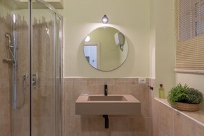 Shower, hair dryer, bidet, towels - iFlat | Cozy flat in San Giovanni (Roma)