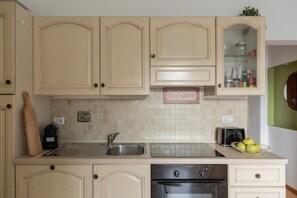 Refrigerador, horno, placa de cocina, lavavajillas