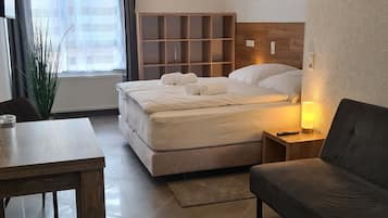 Comfort-Doppelzimmer | Schreibtisch, laptopgeeigneter Arbeitsplatz, Verdunkelungsvorhänge