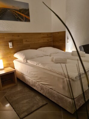 Comfort Double Room | Desk, laptop workspace, blackout drapes, iron/ironing board