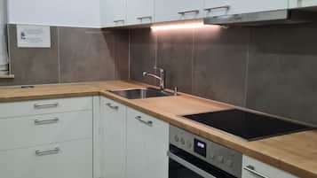 Tủ lạnh, lò nướng, bếp nấu, máy rửa bát