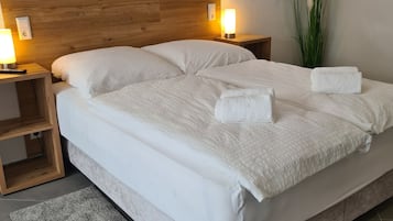 Comfort-Doppelzimmer | Schreibtisch, laptopgeeigneter Arbeitsplatz, Verdunkelungsvorhänge