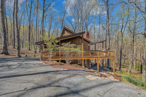 Front of property - Maple Haven - Unforgettable Moments Await! (Berkeley Springs)