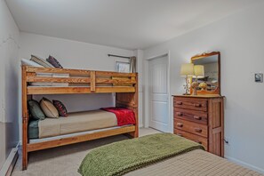 Cabin, Multiple Beds (Serenity Seven - A Retro-Future Retre) | 5 bedrooms, individually decorated, free WiFi, bed sheets - Maple Haven - Unforgettable Moments Await! (Berkeley Springs)