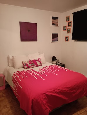Iron/ironing board, WiFi, bed sheets