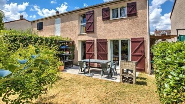 Outdoor dining - Le Cocon, House with Garden, Near Paris (Carrières-sous-Poissy)