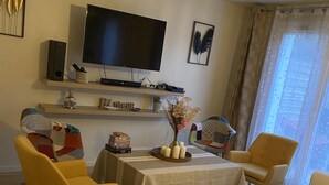 Smart TV, stereo - Le Cocon, House with Garden, Near Paris (Carrières-sous-Poissy)