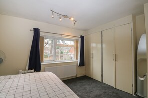 3 habitaciones, decoración personalizada y muebles diferentes