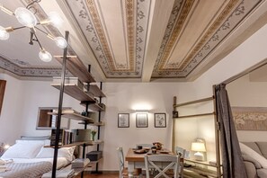 1 habitación, tabla de planchar con plancha, wifi y ropa de cama 