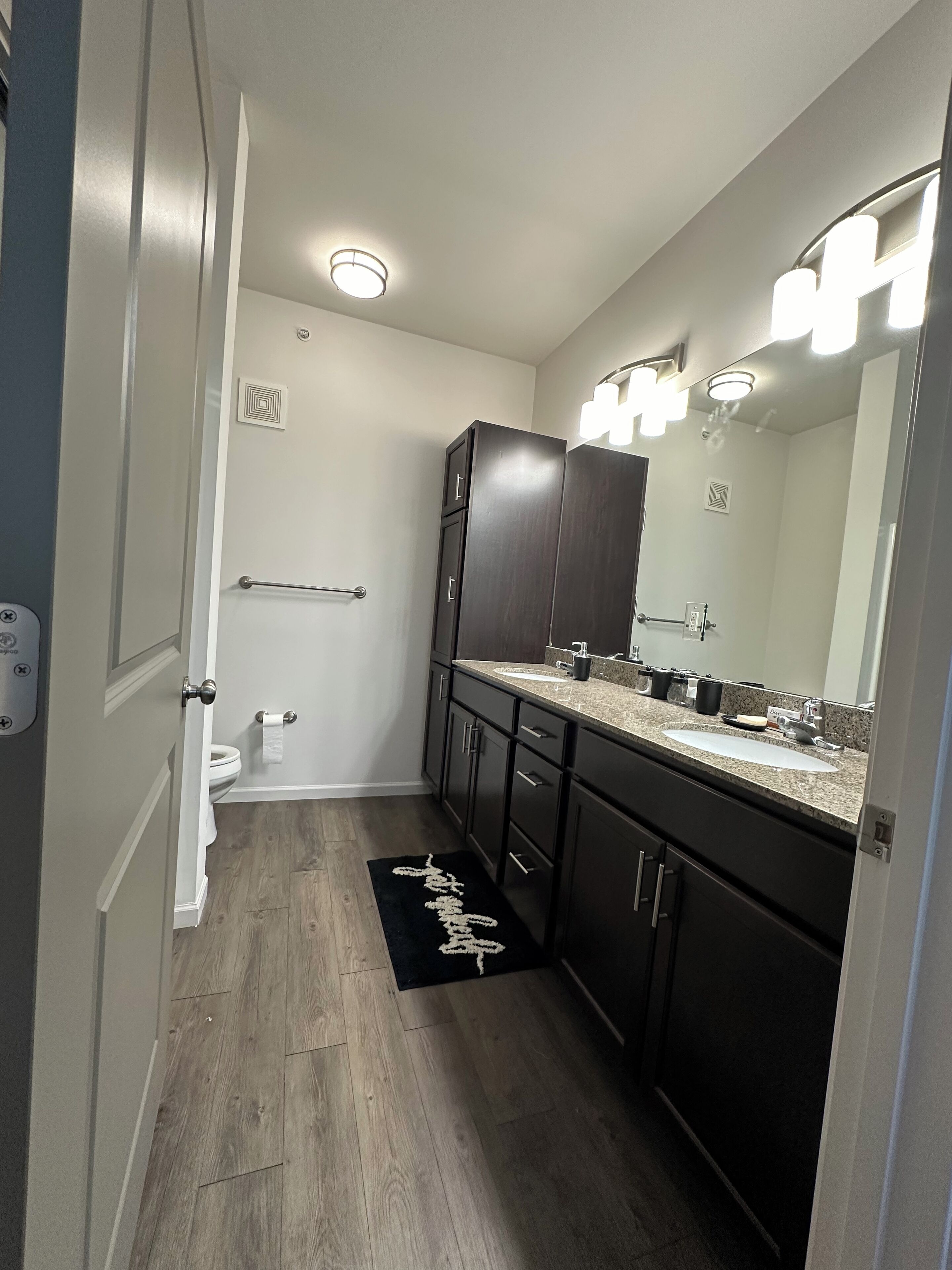  Check out this 2 Bedroom 2 bathroom Comfy Stay! TRAVEL NURSES&WORKERS WELCOMED