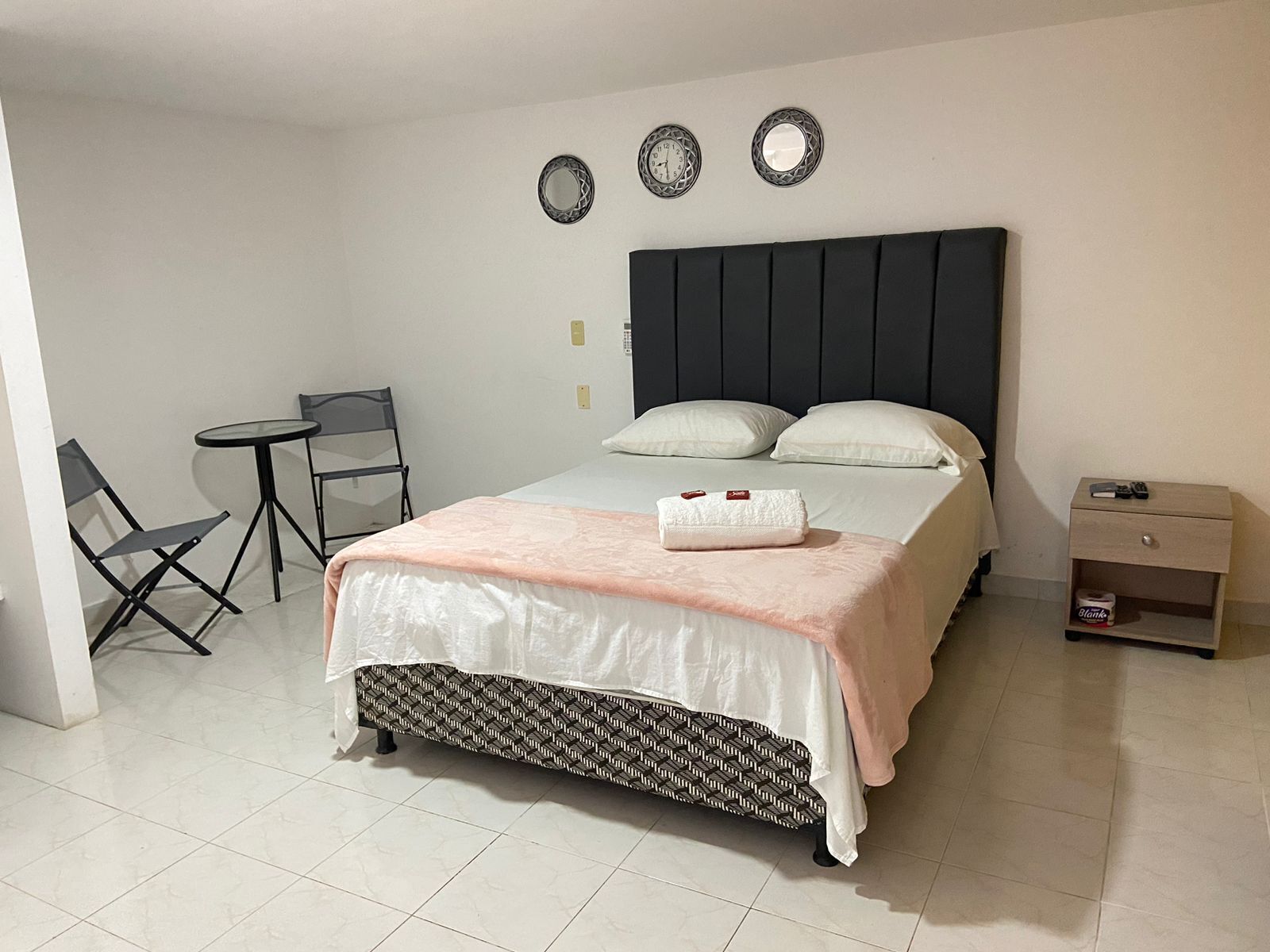 Chambre Double ou avec lits jumeaux | Surmatelas, ameublement personnalisé