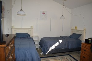 3 bedrooms, desk, iron/ironing board, WiFi