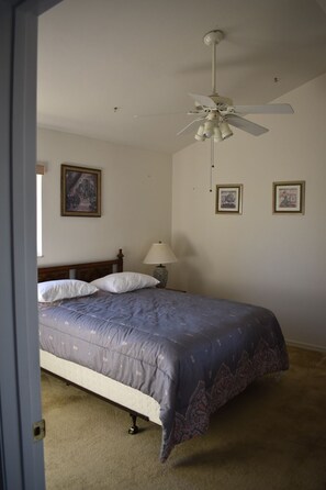3 bedrooms, desk, iron/ironing board, WiFi