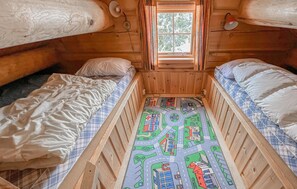 5 bedrooms, free WiFi - Beautiful home in Svingvoll with sauna (Svingvoll)