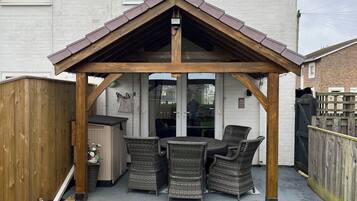 Cottage | Outdoor dining