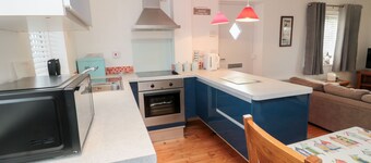 22 Longstone Park