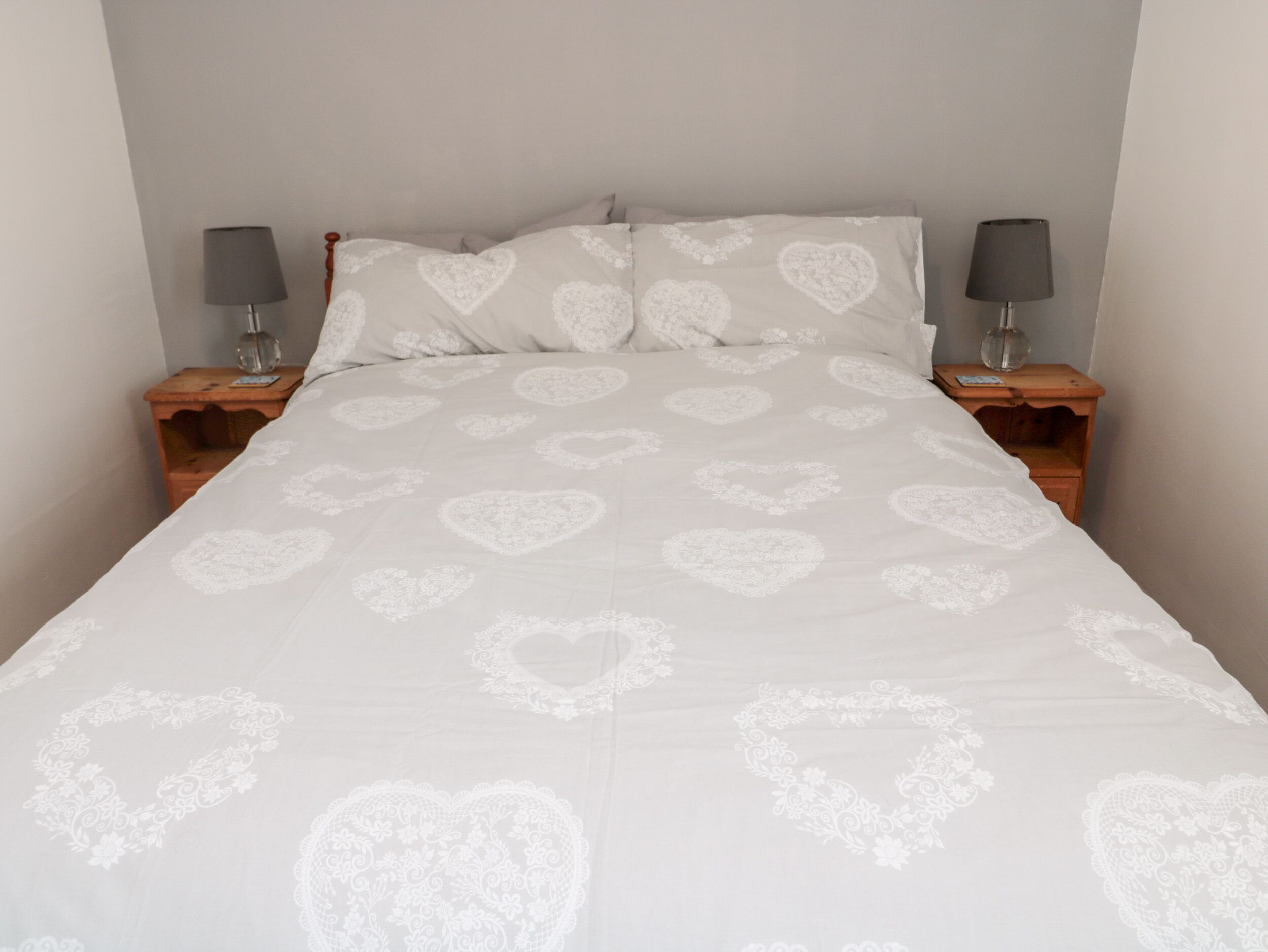 2 bedrooms, individually decorated, individually furnished, free WiFi