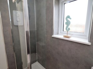 Cottage | Bathroom | Shower - 22 Longstone Park (Chathill)