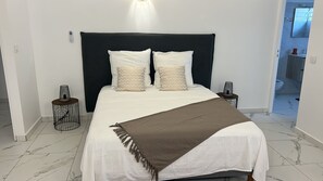 Talo | 3 makuuhuonetta, memory foam -patjalliset sängyt, silitysrauta/-lauta