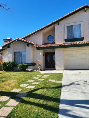 Exterior detail - Cozy 4-bedroom house has WiFi and AC in superb Lancaster, a game room & hot tub. (Lancaster)